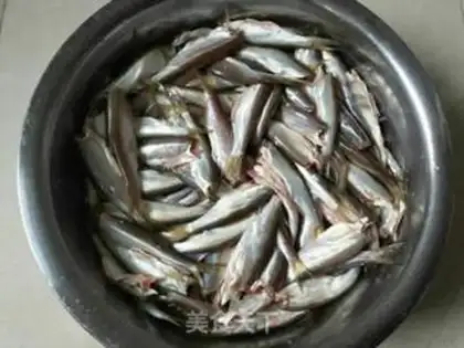 Make Fried river fish step 1