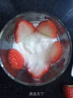 Make Nuts yogurt cup step 1