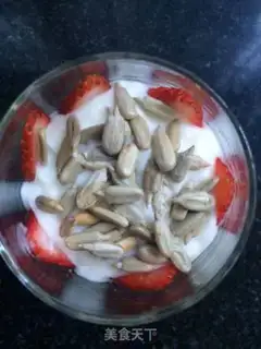 Make Nuts yogurt cup step 2
