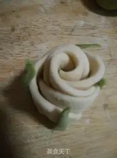 Make Rose buns step 5