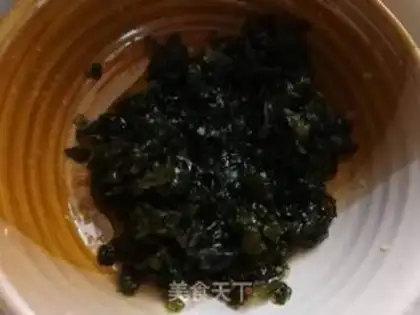 Make Water and eggs in the lichen step 1