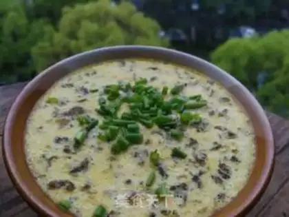 Make Water and eggs in the lichen step 4