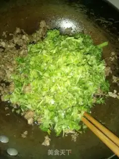 Make Celery pork dumplings step 4