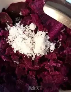 Make Potato crystal rolls step 1
