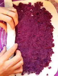 Make Potato crystal rolls step 3