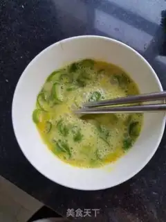 Make Eggs and celery leaves step 2