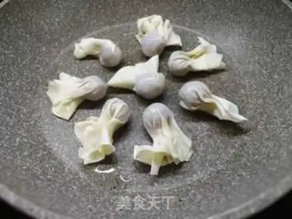 Make Hold the egg step 2