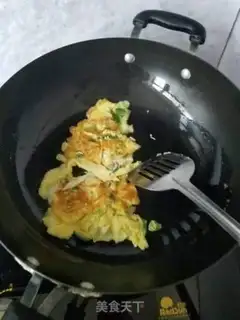 Make Eggs and celery leaves step 3