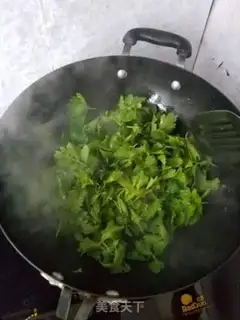 Make Eggs and celery leaves step 4