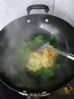 Make Eggs and celery leaves step 5