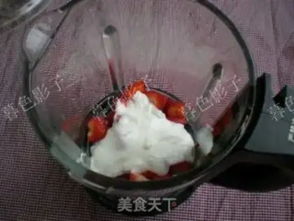 Make Pink milkshake step 2
