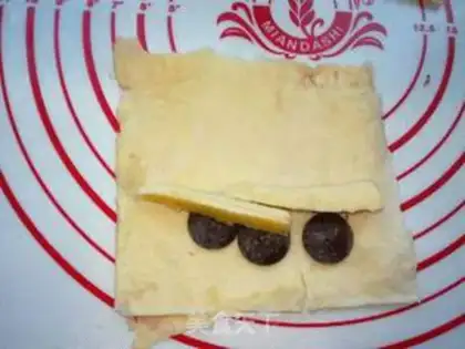 Make Banana chocolate roll step 2