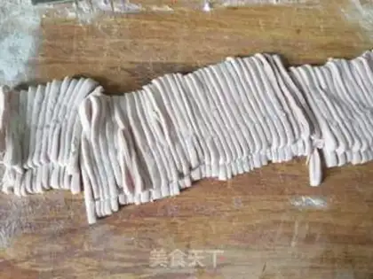 Make Pyramid blue-juice hotpot noodles step 4