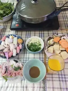Make Pyramid blue-juice hotpot noodles step 6