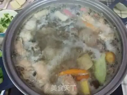 Make Pyramid blue-juice hotpot noodles step 7