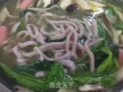 Make Pyramid blue-juice hotpot noodles step 8
