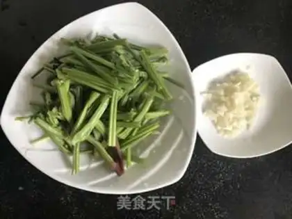 Make Garlic spinach step 0