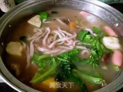 Make Pyramid blue-juice hotpot noodles step 9