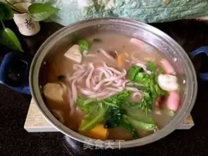 Make Pyramid blue-juice hotpot noodles step 10