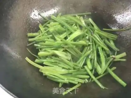 Make Garlic spinach step 4