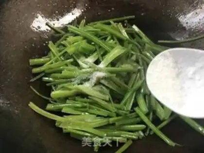 Make Garlic spinach step 5