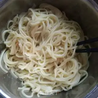 Make Hot dry noodles step 0