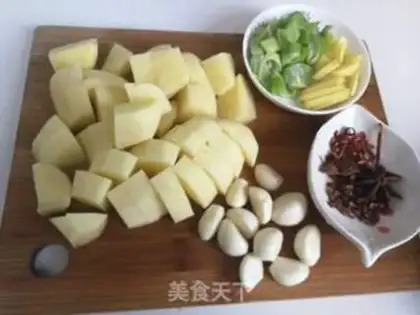 Make Garlic potatoes for chops step 1