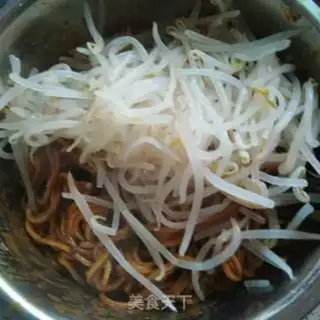 Make Hot dry noodles step 2