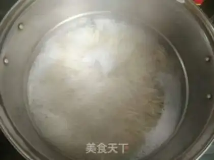 Make Onion noodles step 0
