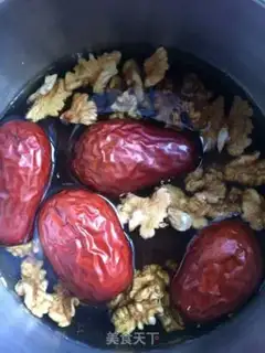 Make Red dates walnut soy step 1