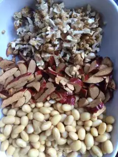 Make Red dates walnut soy step 4