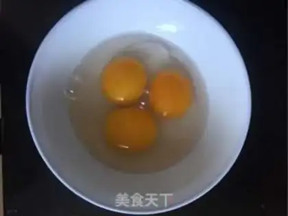 Make Tomatoe egg soup step 1