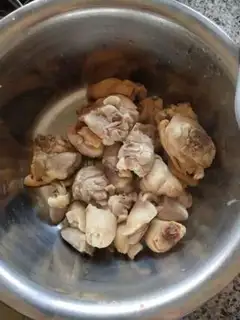 Make Chicken leg mushroom tofu step 1