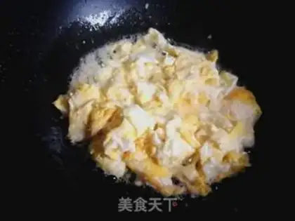 Make Tomato pepper fried eggs step 6