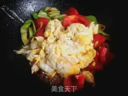 Make Tomato pepper fried eggs step 11