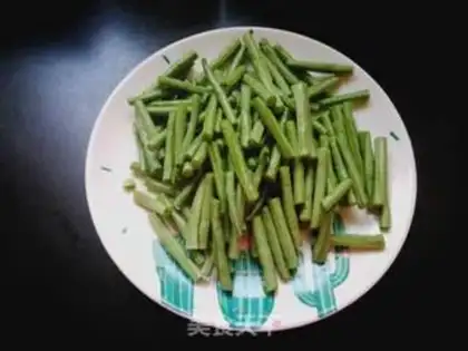 Make Sesame sauce mixed with mustard beans step 0