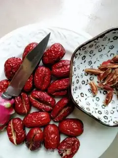 Make Red dates with walnuts step 2