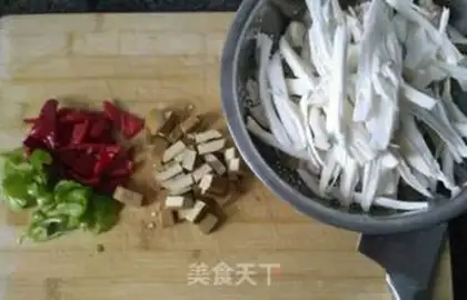 Make The paprika hand tore the apricot mushrooms step 0