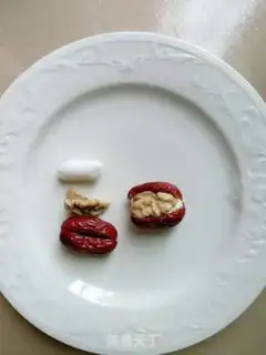 Make Red dates with walnuts step 5