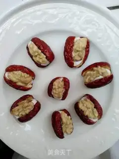 Make Red dates with walnuts step 6