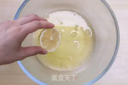 Make White Jade Strawberry Roll step 3