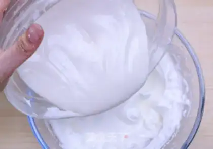 Make White Jade Strawberry Roll step 6