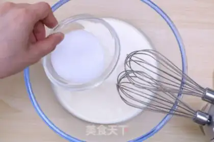 Make White Jade Strawberry Roll step 11