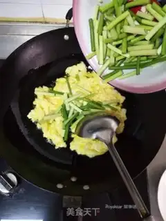 Make Garlic fried eggs step 3