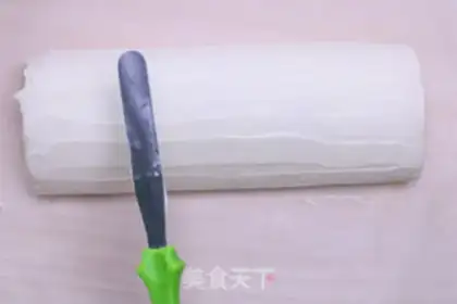 Make White Jade Strawberry Roll step 15