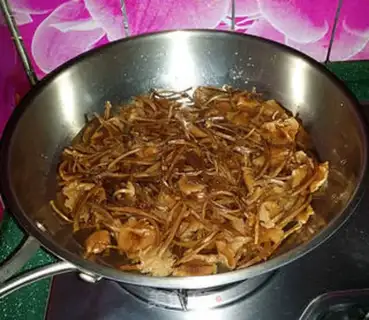 Make Spicy tea, mushroom dry pot step 3