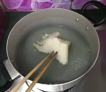 Make Spicy tea, mushroom dry pot step 4