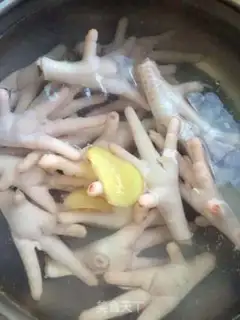 Make Sour chicken claws step 1