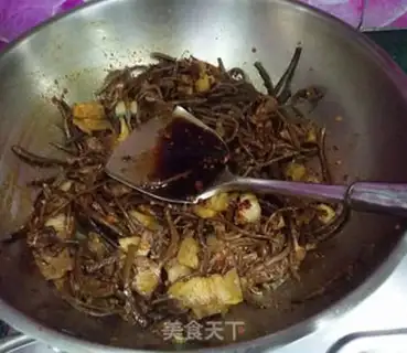 Make Spicy tea, mushroom dry pot step 12