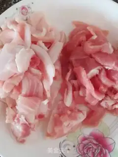 Make Pork fried soy sprouts step 0